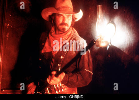 QUIGLEY, der australier - Ein amerikanischer Scharf-schütze stellt sich im 19. Jahrhundert in Australien auf die Seite der Aborigines. TOM SELLECK - Matthew Quigley Regie: Simon Wincer aka. Quigley down under Stock Photo