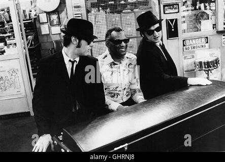 BLUES BROTHERS DAN AYKROYD, JOHN BELUSHI, RAY CHARLES Regie: JOHN LANDIS aka. The Blues Brothers Stock Photo