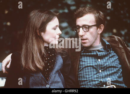 Annie Hall Der New Yorker Komiker Alvy Singer (WOODY ALLEN) läßt, nach einer unglücklichen Romanze mit dem Mädchen Annie (DIANE KEATON), seine Vergangenheit Revue passieren ... Regie: Woody Allen aka. Annie Hall Stock Photo