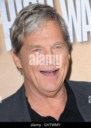 Los Angeles, CA, USA. 10th Aug, 2016. Jeff Bridges at arrivals for HELL OR HIGH WATER Premiere, Arclight Hollywood, Los Angeles, CA August 10, 2016. Credit:  Elizabeth Goodenough/Everett Collection/Alamy Live News Stock Photo