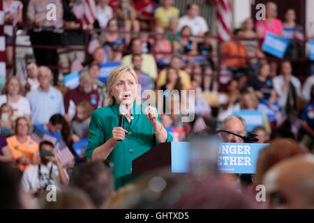 Des Moines, Iowa, USA. 10th Aug, 2016. U.S. Democratic presidential nominee Hillary Clinton makes a speech at a campaign event at Lincoln High School in Des Moines, Iowa, USA, 10 August 2016. Photo: Brian C. Frank/dpa/Alamy Live News Stock Photo