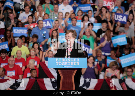 Des Moines, Iowa, USA. 10th Aug, 2016. U.S. Democratic senate nominee Patty Judge speaks before U.S. Democratic presidential nominee Hillary Clinton greets supporters following her speech at a campaign event at Lincoln High School in Des Moines, Iowa, USA, 10 August 2016. Photo: Brian C. Frank/dpa/Alamy Live News