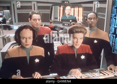 STAR TREK - RAUMSCHIFF VOYAGER- Durch einen Raumspalt taucht ein Raumschiff auf, das die Voyer zu zerstören droht. Szene mit ROXANN BIGGS-DAWSON, ROBERT BELTRAN, KATE MULGREW, TIM RUSS Regie: James L. Conway aka. Star Trek: Voyager Stock Photo