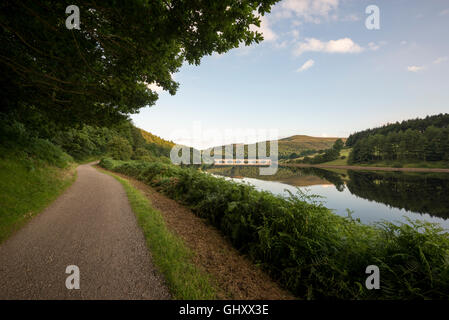 Calm conditions beside Ladybower reservoir in the Peak District national park. View to Ashopton viaduct. Stock Photo