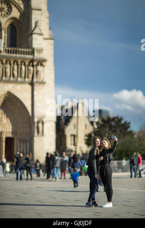 tourists taking selfies in front of Cathedrale Notre Dame, Île de la Cité, Paris, France Stock Photo