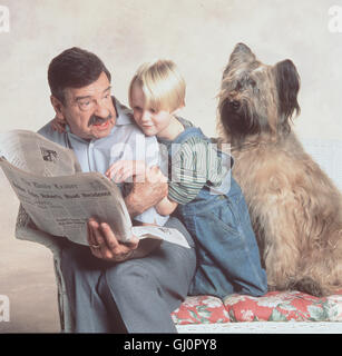 DENNIS- Der griesgrämige, aber gutmütige Mr. Wilson (WALTER MATTHAU) muß die meist unbeabsichtigten Attacken des kleinen chaotischen Dennis (MASON GAMBLE) ertragen. Regie: Nick Castel aka. Dennis the Menace Stock Photo