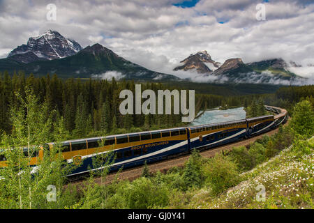 Rocky Mountaineer passenger train at Morant’s Curve, Banff National Park, Alberta, Canada Stock Photo