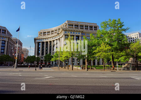 United States Navy Memorial is located in Washington D.C., USA. It is the dedication to the soldiers who are and were serving in the Navy, Marine Corps, Coast Guard, and the Merchant Marine. Stock Photo
