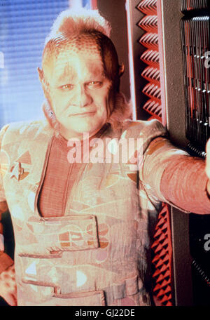 STAR TREK - RAUMSCHIFF VOYAGER- Um die Kinder an Bord abzulenken, erzählt ihnen Neelix (ETHAN PHILLIPS) die Geschichte eines Monsters, welches angeblich auf Deck zwölf lebt. Regie: David Livingston aka. Star Trek: Voyager/Der Spuk auf Deck ZwÜlf The Haunting of Deck Twelve Stock Photo