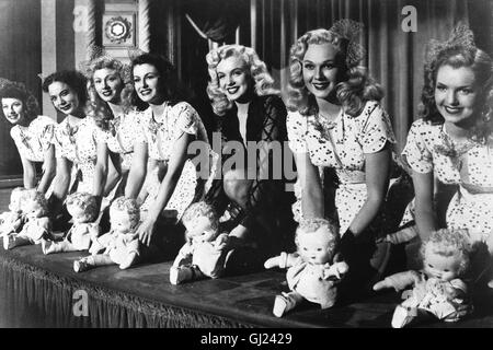 ICH TANZE IN DEIN HERZ Ladies of the Chorus USA 1949 - Phil Karlson Eine Hollywood Burleske mit der jungen MARILYN MONROE (hier in einer Filmszene mit den Girls der Chorus Line) Regie: Phil Karlson aka. Ladies of the Chorus Stock Photo