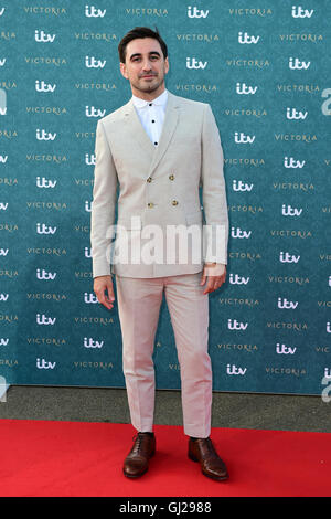 Ferdinand Kingsley attending the world premiere screening of ITV's Victoria at Kensington Palace, London. PRESS ASSOCIATION Photo. Picture date: Thursday 11th August, 2016. Photo credit should read: Ian West/PA Wire. Stock Photo