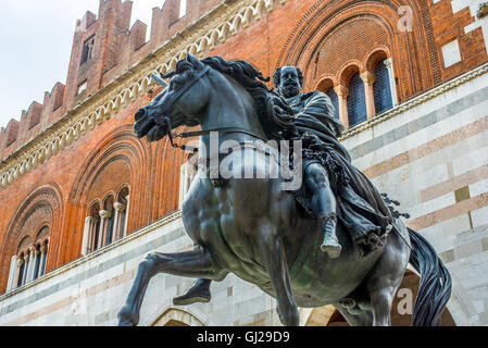 Palazzo Gotico and the equestrian statue of Ranuccio Farnese in Piazza Cavalli of Piacenza. Emilia-Romagna. Italy. Stock Photo