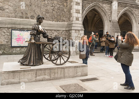 Molly Malone statue, Dublin, Ireland Stock Photo