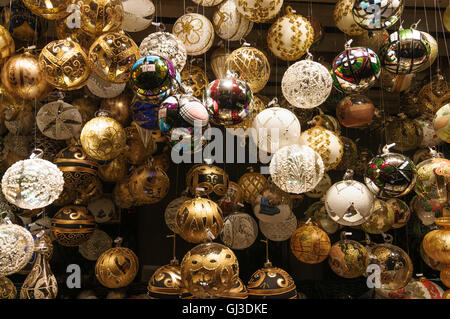 Wien, Vienna: Balls for sale at Christmas market ' Christkindlmarkt ', Austria, Wien, 01. Stock Photo