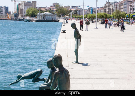 Monumento a Los Raqueros in Santander City Centre - Tours and