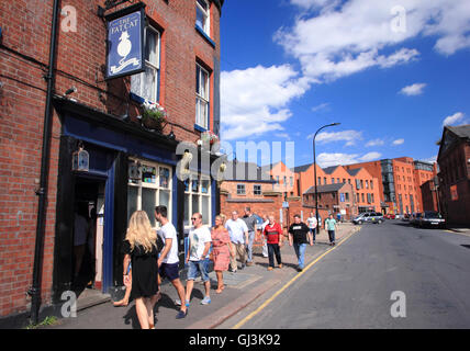 People outside The Fat Cat public house in the Kelham Island district of Sheffield, South Yorkshire England UK - summer Stock Photo