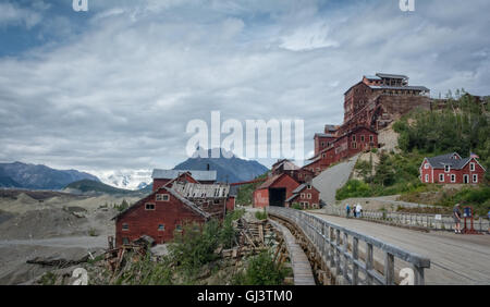 Tourists walk over bridge towards Kennicott mine Stock Photo