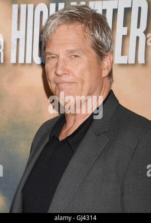 HOLLYWOOD, CA - AUGUST 10: Actor Jeff Bridges arrives at the screening of CBS Films' 'Hell Or High Water' at ArcLight Hollywood on August 10, 2016 in Hollywood, California. | Verwendung weltweit Stock Photo