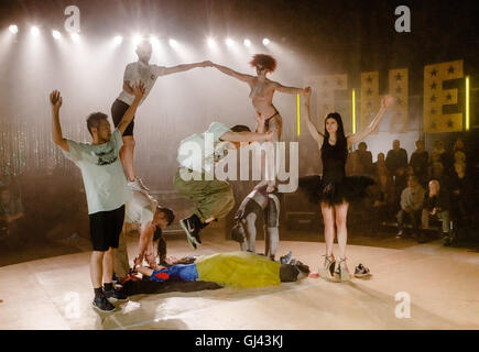 Hamburg, Germany. 09th Aug, 2016. Performance artists Florentina