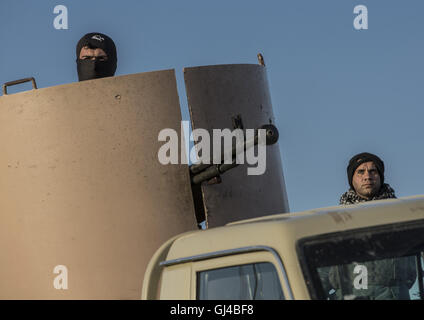 Kirkuk, Kurdistan Regional Goverment are, Iraq. 27th Mar, 2016. Peshmerga soldiers at the frontline, mear Kirkuk. © Bertalan Feher/ZUMA Wire/Alamy Live News Stock Photo
