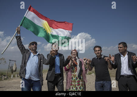 Kirkuk, Kurdistan Regional Goverment are, Iraq. 16th Apr, 2016. PAK party members at the frontline near to Kirkuk, Kurdistan. © Bertalan Feher/ZUMA Wire/Alamy Live News Stock Photo