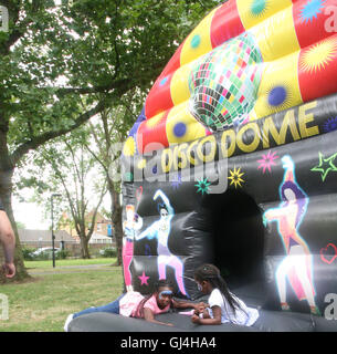 Community Impact Haringey, Chestnut Community Centre, Children on bouncy Disco Dome. Stock Photo