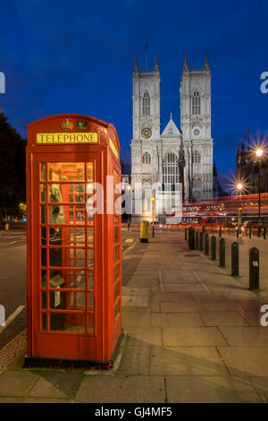 Westminster Abbey at night with red telephone box and London bus, Westminster, London Stock Photo