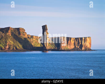 dh Old Man of Hoy HOY ORKNEY Sandstone cliff uk sea stack seacliff cliffs scotland Stock Photo