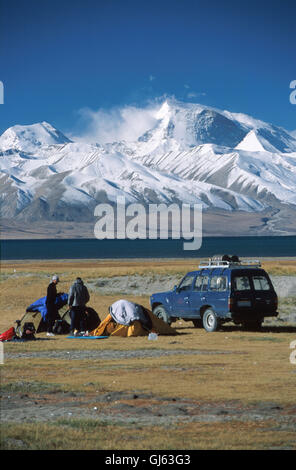 In  early  morning  light  western  visitors  at  their  campsite on  the  banks  of  Lake  Manasarovar  and  on  its  southern Stock Photo