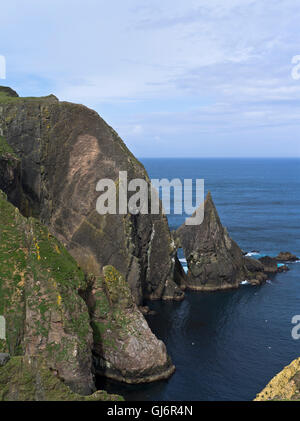 dh  FAIR ISLE SHETLAND North coast sea cliffs natural arch northern of scotland Stock Photo