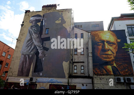 Author Anthony Burgess mural art work, with blindfolded child holding gun, Northern Quarter, Brightwell walk, Manchester M4 5JD Stock Photo