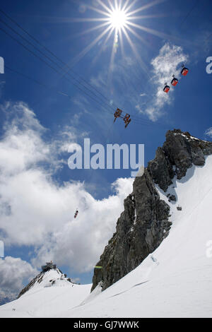 Punta Helbronner (Pointe Hellbronner) Station – 3,462 m, and Cable Cars against a Blue, Sunny Sky. Aosta Valley, Italy Stock Photo