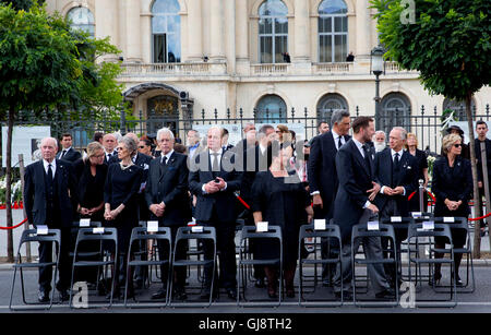 Bucharest, Romania. 13th Aug, 2016. Romanian Royal family and public take part in the burial ceremony for late Queen Ana of Rumania who died 01 08 2016 in Morges (Switzerland) in Bucharest, Romania, 13 August 2016. Photo: Albert Nieboer/ - NO WIRE SERVICE -/dpa/Alamy Live News