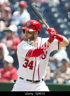 Washington, District of Columbia, USA. 14th Aug, 2016. Washington Nationals right fielder Bryce Harper (34) bats n the third inning against the Atlanta Braves at Nationals Park in Washington, DC on Sunday, August 14, 2016.Credit: Ron Sachs/CNP Credit:  Ron Sachs/CNP/ZUMA Wire/Alamy Live News Stock Photo