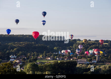 Bristol, UK. 14th Aug, 2016. The final day of the balloon fiesta festival sees the mass ascent of many colourful balloons from the Ashton Court Estate in Bristol. The weather conditions were perfect as the sun beamed onto the countryside. The light winds took the drifting balloons South Westerly away from the city. Credit:  Wayne Farrell/Alamy Live News Stock Photo