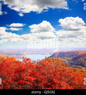 The foliage scenery from the top of Bear Mountain Stock Photo