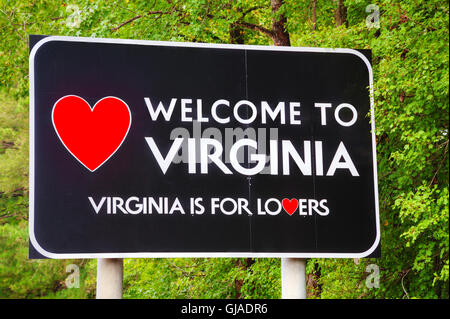 Welcome to Virginia road sign at the state border Stock Photo