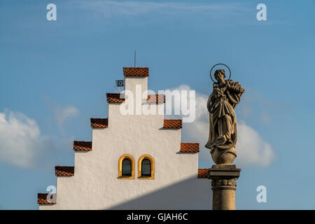 Statue of Maria and the Ballenhaus  in the historic old town of Schongau,  Upper-Bavaria, Bavaria, Germany, Europe Stock Photo