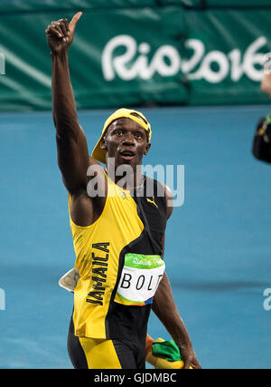 Usain Bolt celebrates winn…