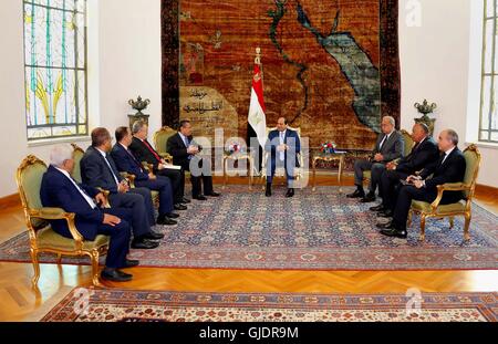 Cairo, Egypt. 15th Aug, 2016. Egyptian President Abdel Fattah al-Sisi meets with Yemen's Prime Minister Ahmed bin Dagher, in Cairo, Egypt, on Aug. 15, 2016 © Egyptian President Office/APA Images/ZUMA Wire/Alamy Live News Stock Photo