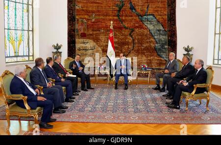 Cairo, Egypt. 15th Aug, 2016. Egyptian President Abdel Fattah al-Sisi meets with Yemen's Prime Minister Ahmed bin Dagher, in Cairo, Egypt, on Aug. 15, 2016 © Egyptian President Office/APA Images/ZUMA Wire/Alamy Live News Stock Photo