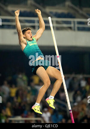 Rio de Janeiro, RJ, Brazil. 15th Aug, 2016. OLYMPICS ATHLETICS: Thiago Braz Da Silva (BRA) wins the gold medal after he clears 6.03 meters in the Men's pole vault final at Olympic Stadium (EngenhÃ£o) during the 2016 Rio Summer Olympics games. Credit:  Paul Kitagaki Jr./ZUMA Wire/Alamy Live News Stock Photo