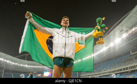 Rio de Janeiro, RJ, Brazil. 16th Aug, 2016. OLYMPICS ATHLETICS: Gold medal winner Thiago Braz Da Silva (BRA) celebrates after he clears 6.03 meters in the Men's pole vault final at Olympic Stadium (EngenhÃ£o) during the 2016 Rio Summer Olympics games. Credit:  Paul Kitagaki Jr./ZUMA Wire/Alamy Live News Stock Photo