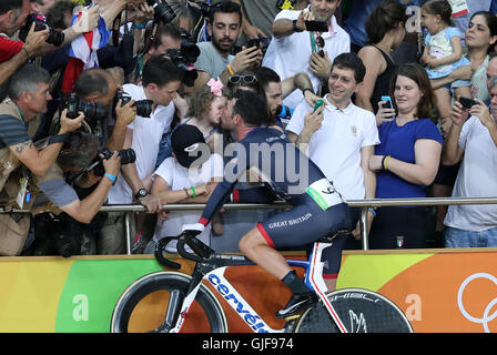 Great Britain's Mark Cavendish with his wife Peta and children following the Men's Men's Omnium Points Race 66 on the tenth day of the Rio Olympics Games, Brazil. Stock Photo