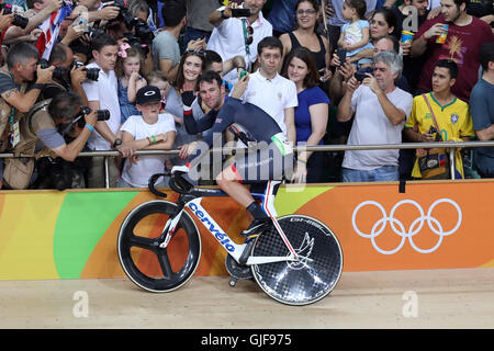 Great Britain's Mark Cavendish with his wife Peta and children following the Men's Men's Omnium Points Race 66 on the tenth day of the Rio Olympics Games, Brazil. Stock Photo