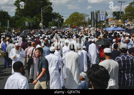 Queens, New York, USA. 15th Aug, 2016. Thousands gather to mourn slain Imam and his assistant after they were shot and killed from behind as they walked down the sidewalk in broad daylight in the neighborhoods Bangladeshi community of Ozone Park. Credit:  Angel Zayas/Pacific Press/Alamy Live News Stock Photo