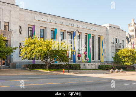 The Frist Center for the Visual Arts in the historic Art Deco former US Post Office building on Broadway in Nashville, Tennessee Stock Photo