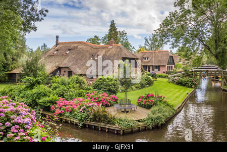 Farms with thatched roofs in Giethoorn, Holland Stock Photo