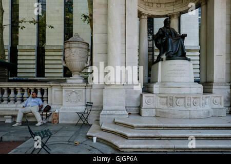 The William Cullen Bryant Memorial in Bryant Park - A public park of the City of New York Stock Photo