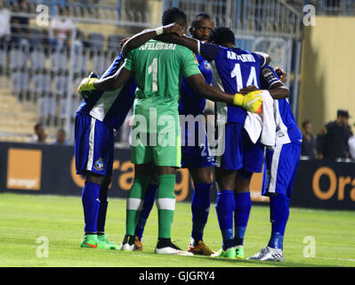 Cairo, Egypt. 15th Aug, 2016. Al-Zamalek players v Nigeria's Enyimba compete during the Confederation of African Football (CAF) Champions League match at Petro Sport stadium in Cairo, August 15, 2016 © Stringer/APA Images/ZUMA Wire/Alamy Live News Stock Photo